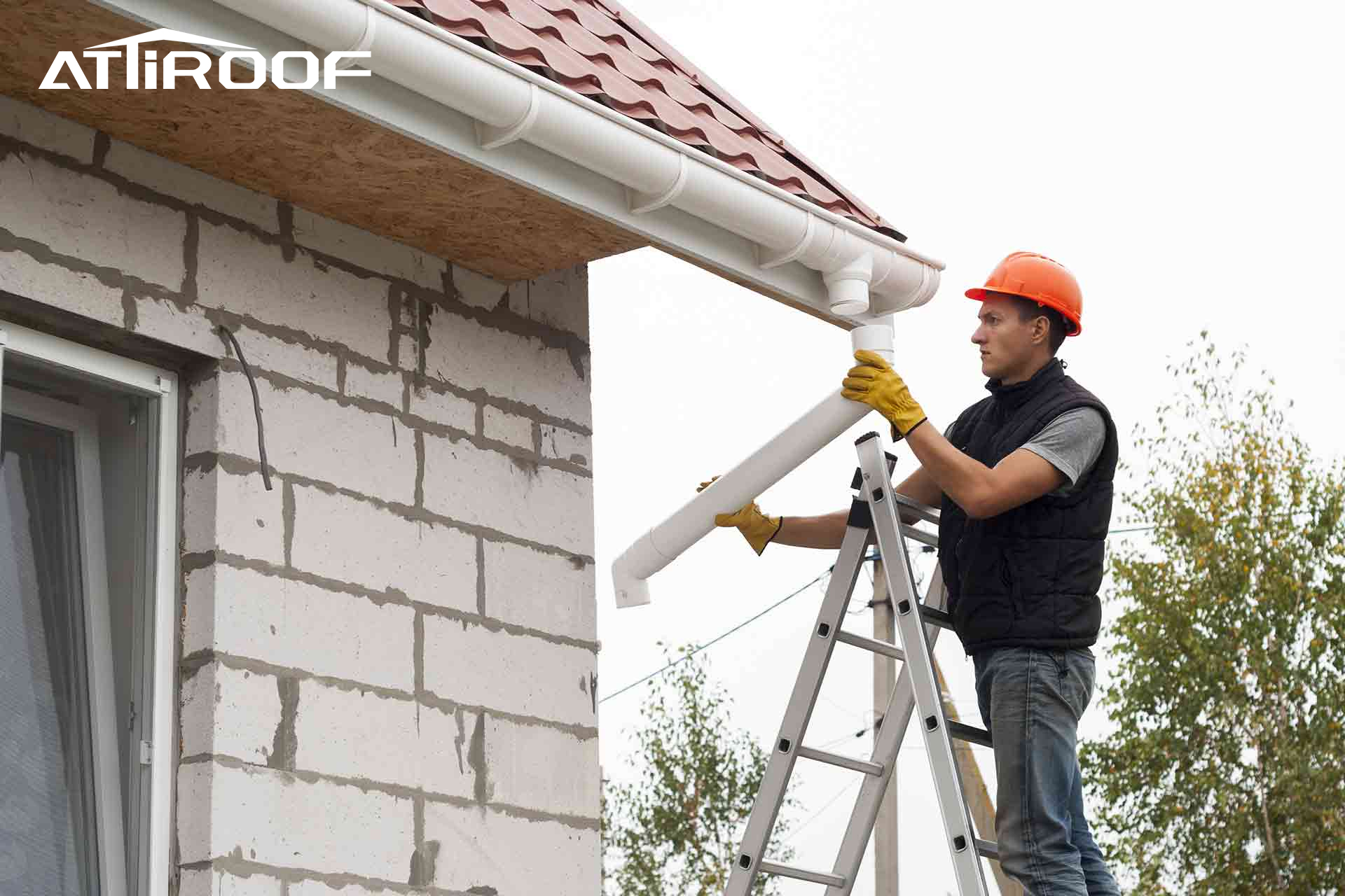Um profissional realiza a manutenção ou instalação do sistema subaquático. Um profissional realiza a manutenção ou instalação do sistema subaquático.